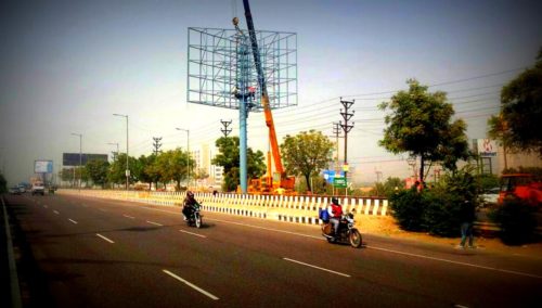 Noidayamunaexp Unipoles Advertising in Delhi – MeraHoardings